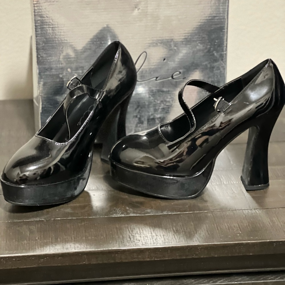 Sexy Chunky Heel Mary Jane Pump *Never been worn